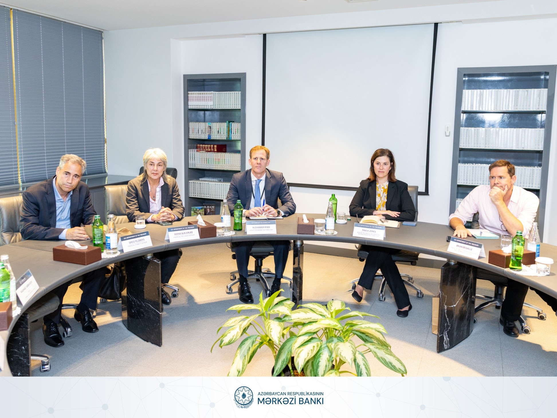 Mərkəzi Bank rəsmisi ABŞ Xəzinədarlığının nümayəndələri ilə maliyyə əməkdaşlığını müzakirə edib