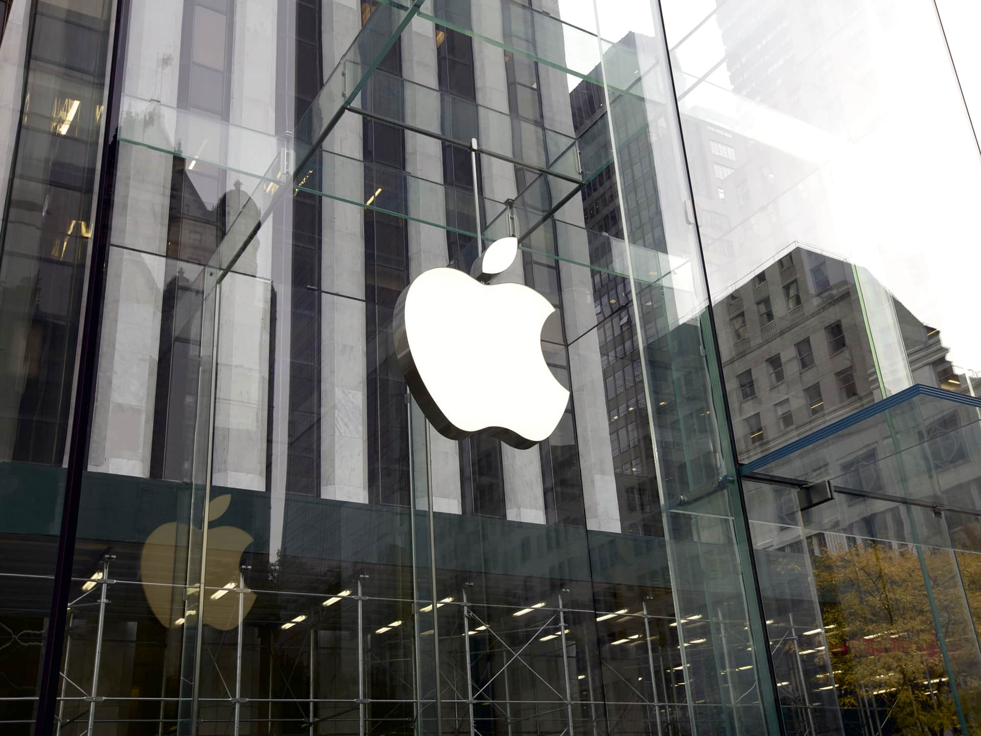 Apple yeni nəsil süni intellekt və əməliyyat sistemlərini təqdim etdi